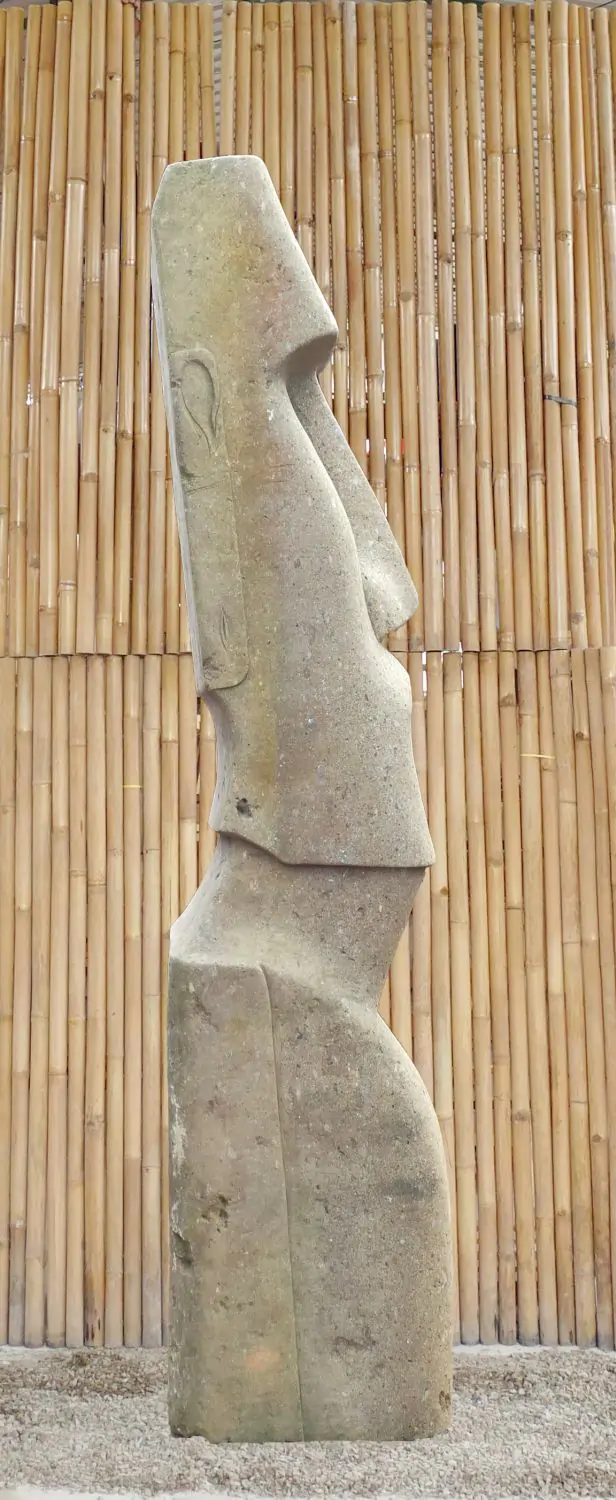  Product image 5 of the product “Moai head, 300 cm H | Natural stone (Basanit), stonemasonry ”